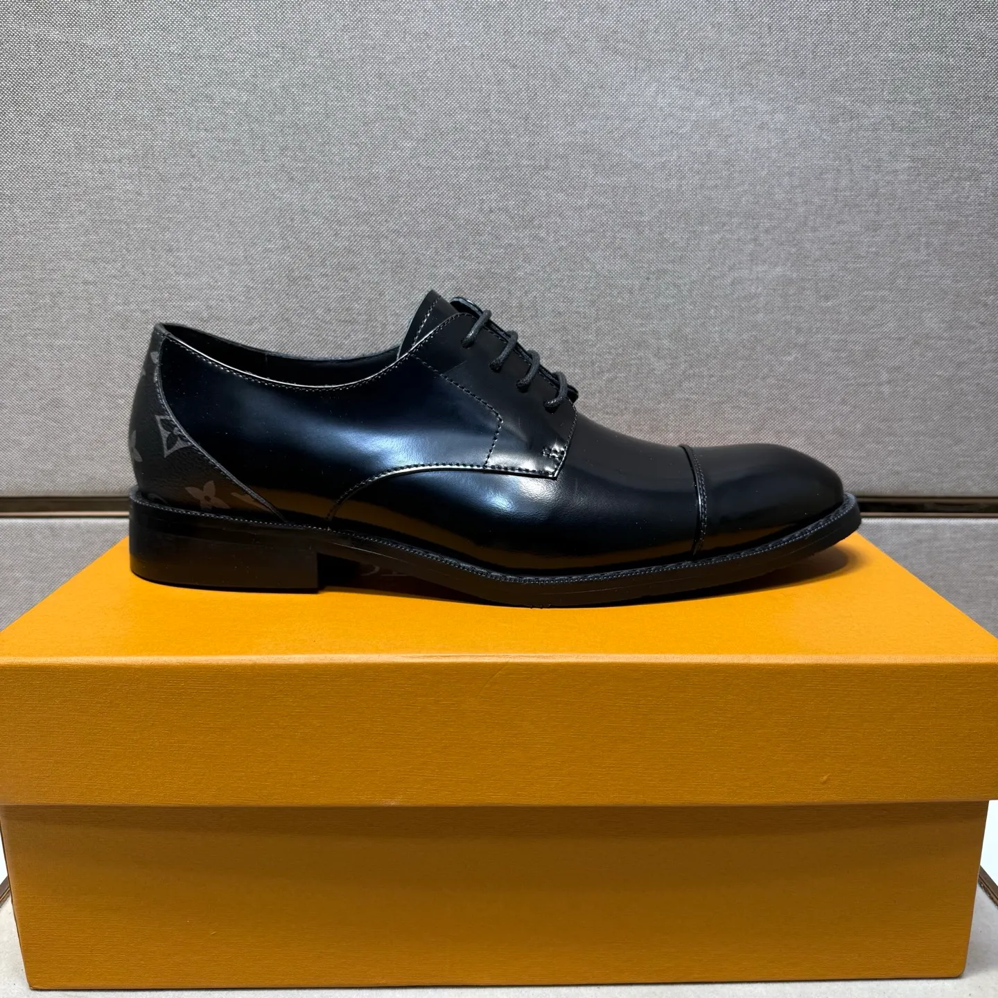 Men's men's shoes 💰pp500 [LV～] Men's casual formal leather shoes 2025z cabinet sales simultaneously 🔶Size: 38-44 #️⃣ 🔷2 colors🔜The upper is made of cowhide stitching ➕Cowhide lining, comfortable and breathable, sole: original comfortable and wear-resistant outsole, ⚠️real thing📱photographed🎬real thing is better📢📢📢